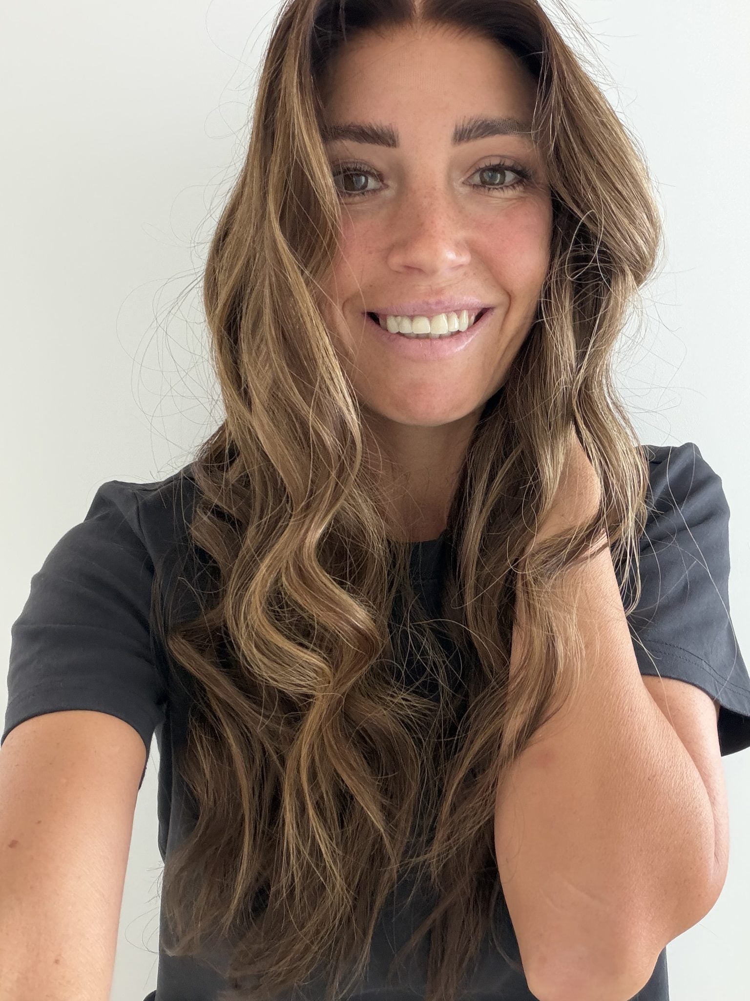 Bronzed Caramel 24-inch wavy wig in brunette caramel balayage, front view