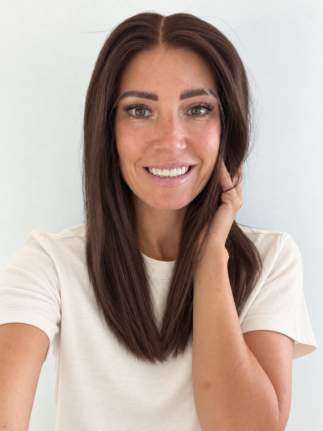 Cocoa 16-inch layered straight wig in rich medium brown, front view