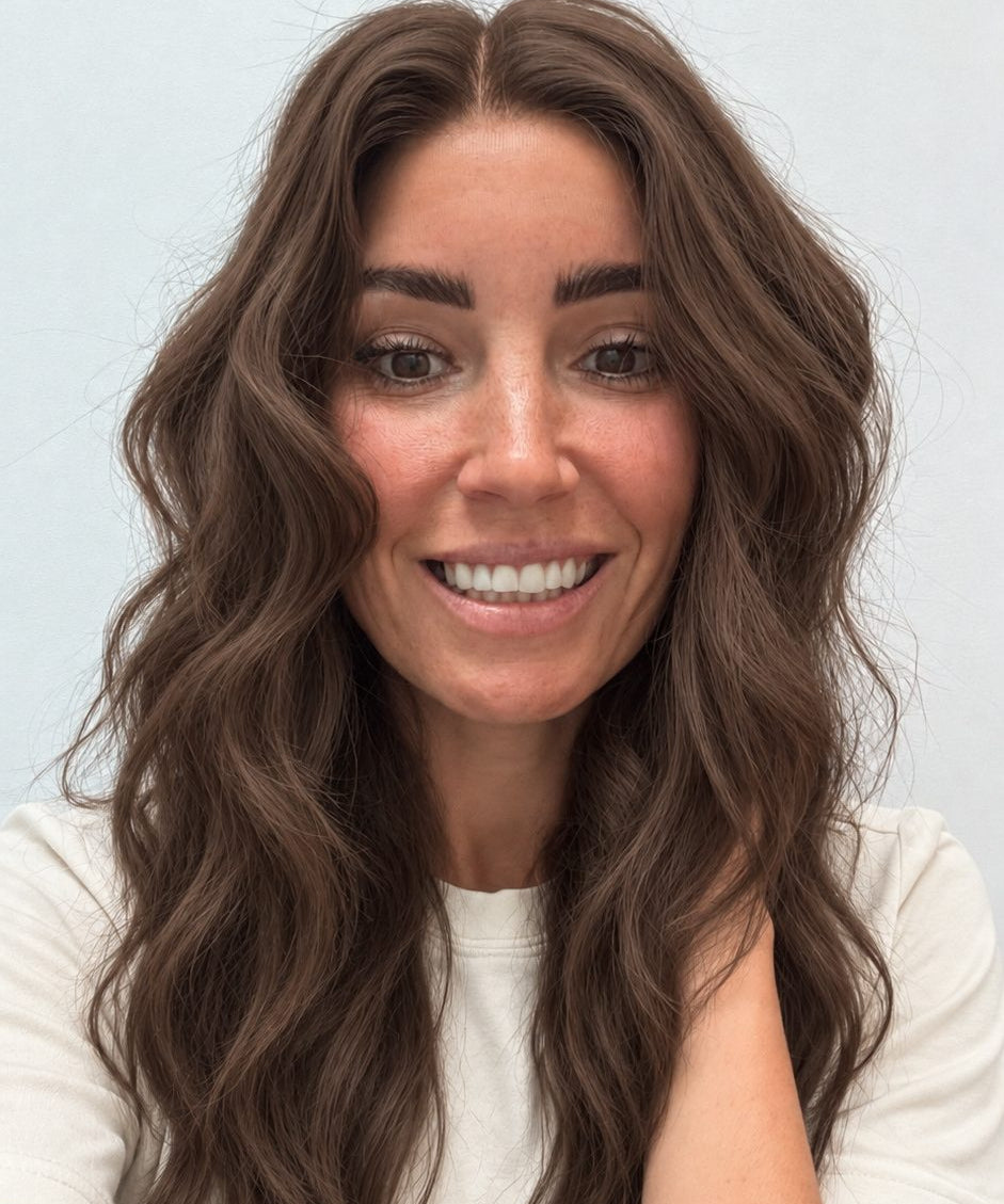 Cocoa 20-inch wavy wig in rich medium brown, front view