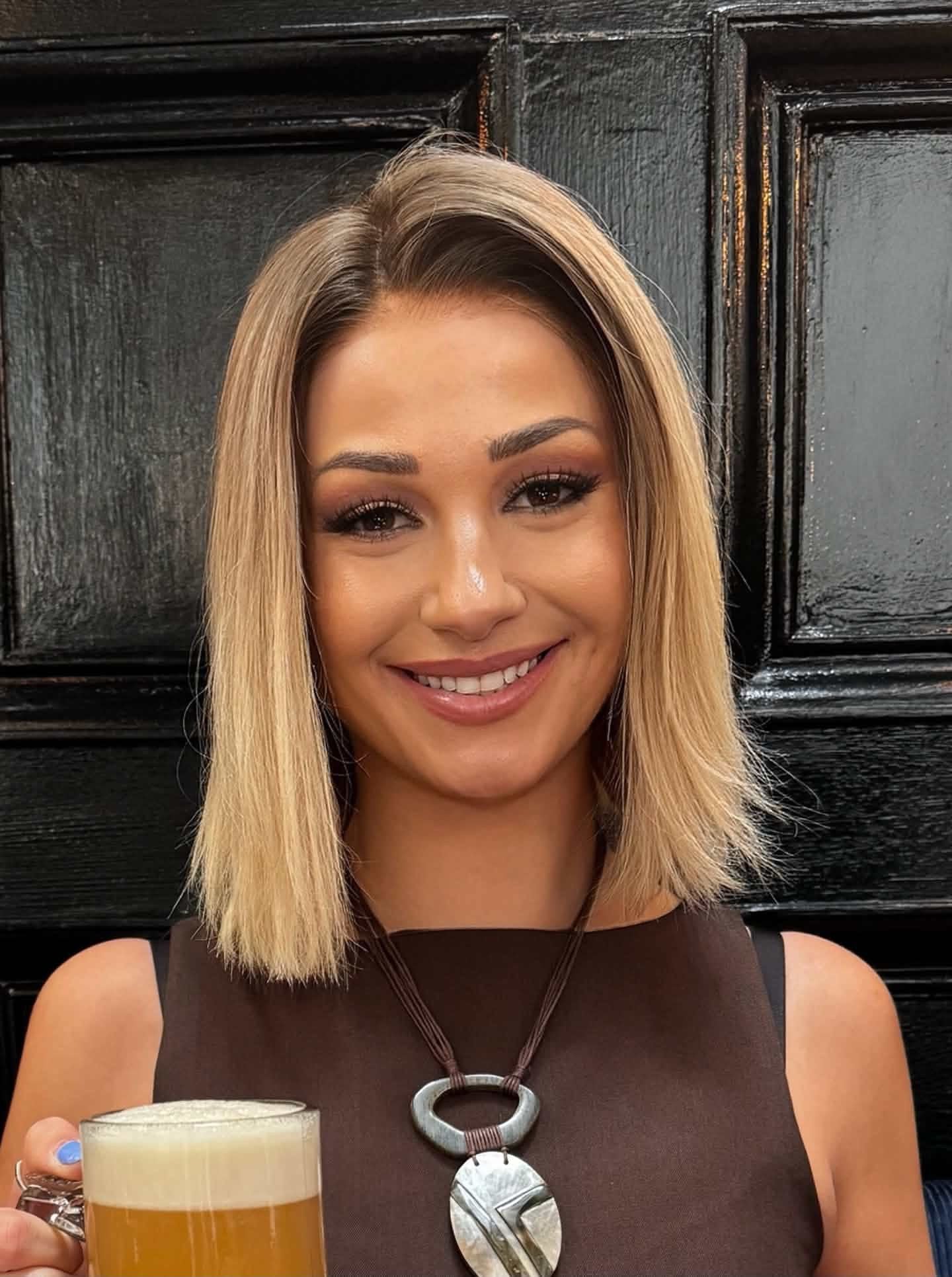 Customer wearing a rooted blonde blunt bob wig