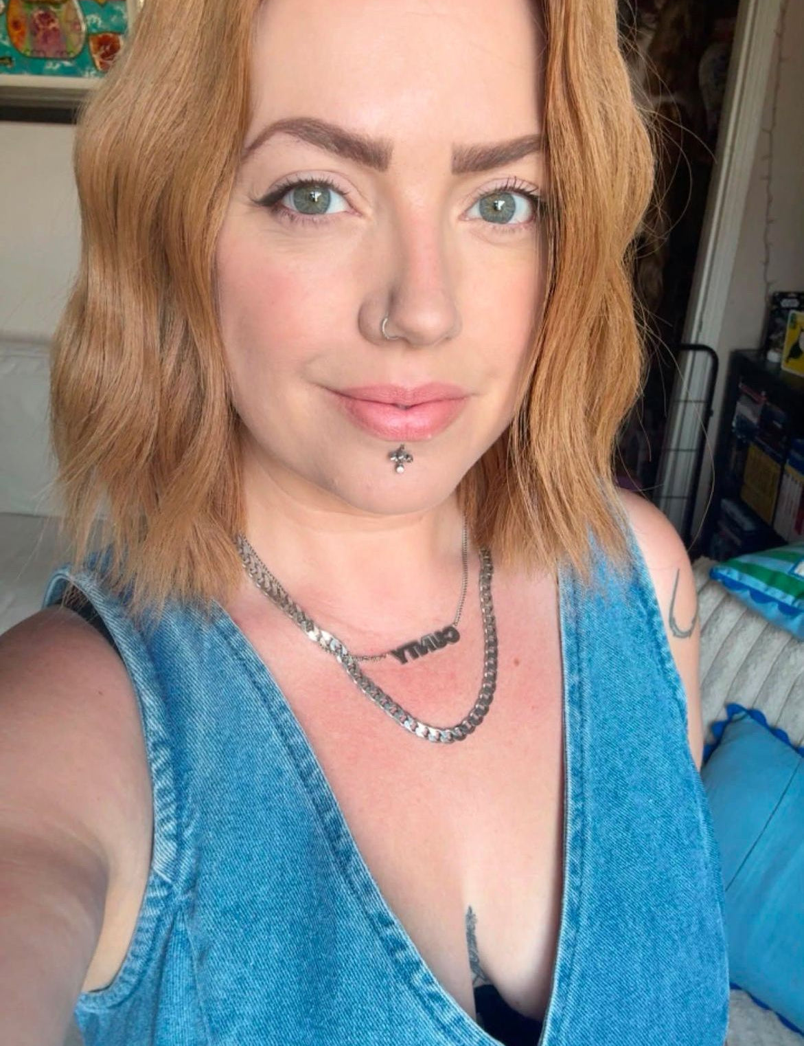 Customer wearing a strawberry blonde wavy bob wig