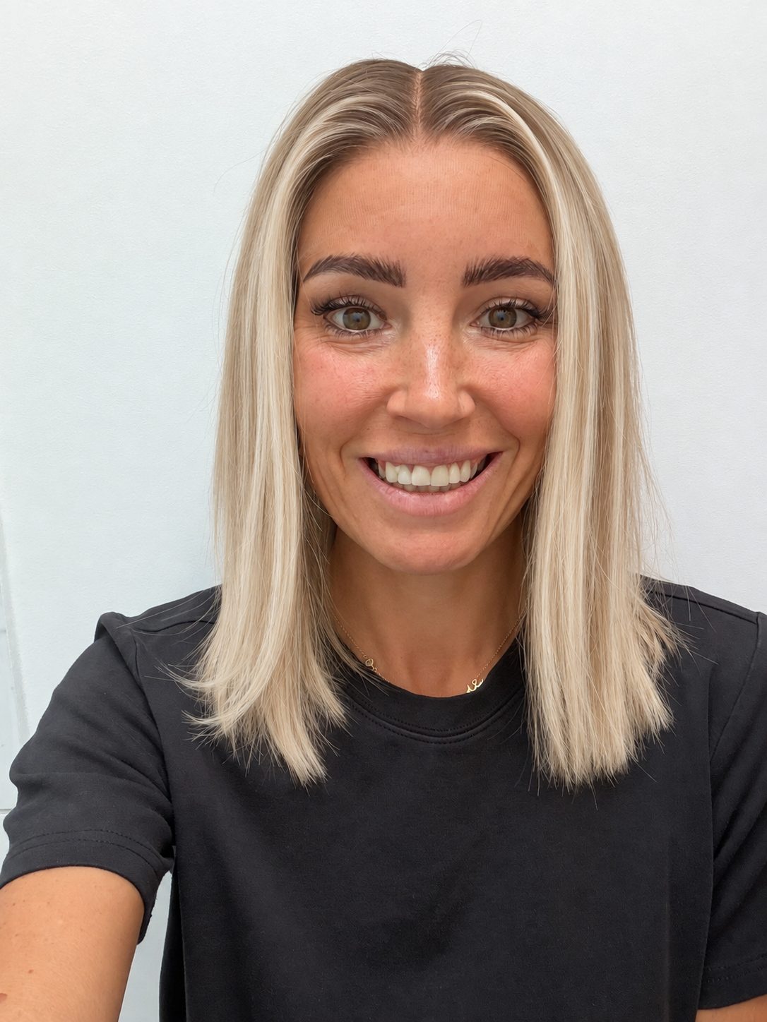 Vanilla Sand 14-inch blunt bob wig in rooted beige blonde, front view