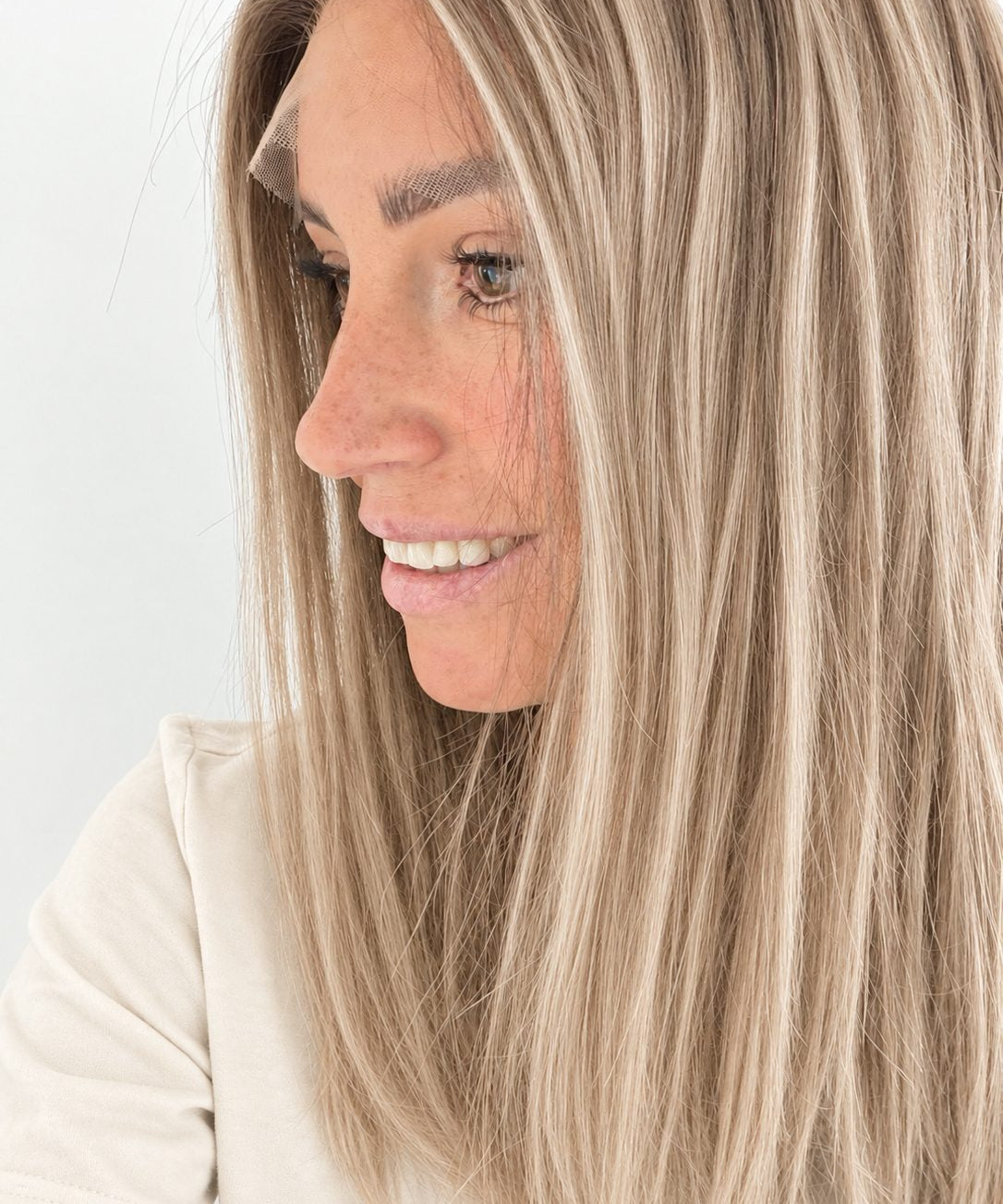 Vanilla Sand 16-inch layered straight wig in rooted beige blonde, side view showing the hairline